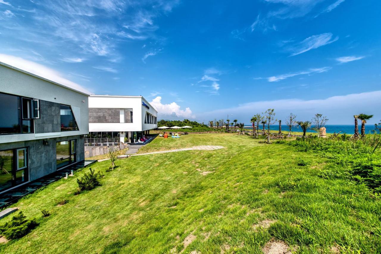 Sun And Moon Resort Seogwipo Bagian luar foto